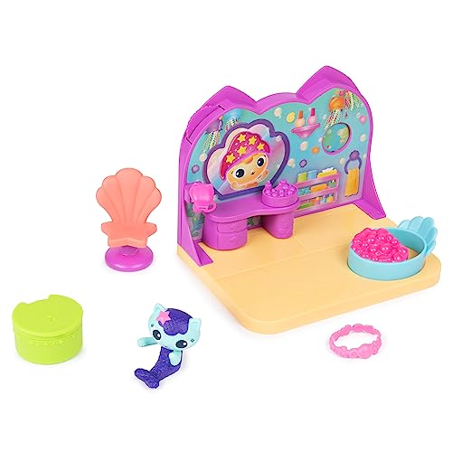 Gabby's Dollhouse Travel Themed Figure Set with Gabby Doll, 5 Cat Toys & Accessories C7473
