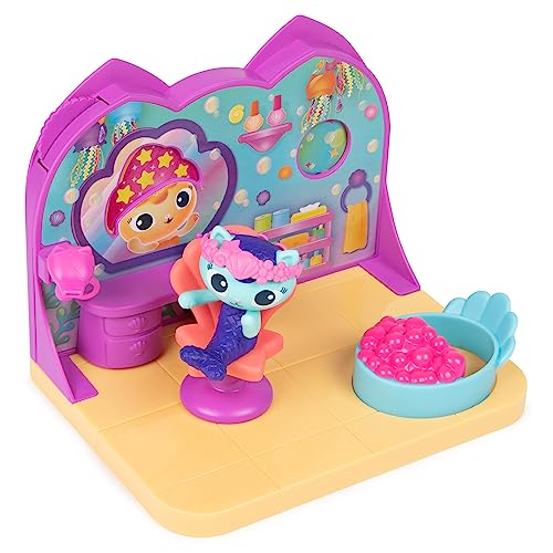 Gabby's Dollhouse Travel Themed Figure Set with Gabby Doll, 5 Cat Toys & Accessories C7473