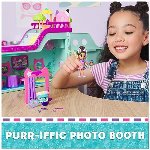 Gabby's Dollhouse Travel Themed Figure Set with Gabby Doll, 5 Cat Toys & Accessories C7473