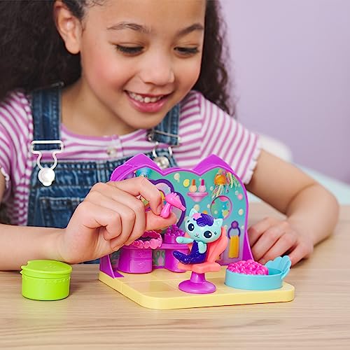 Gabby's Dollhouse Travel Themed Figure Set with Gabby Doll, 5 Cat Toys & Accessories C7473
