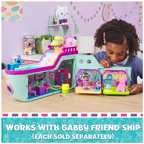 Gabby's Dollhouse Travel Themed Figure Set with Gabby Doll, 5 Cat Toys & Accessories C7473