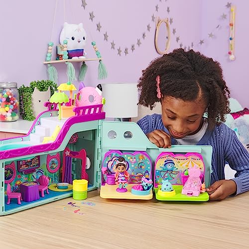 Gabby's Dollhouse Travel Themed Figure Set with Gabby Doll, 5 Cat Toys & Accessories C7473